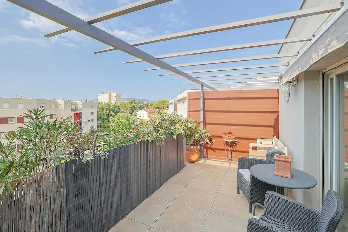 Air-Conditioned South-Facing Apartment Hyeres
