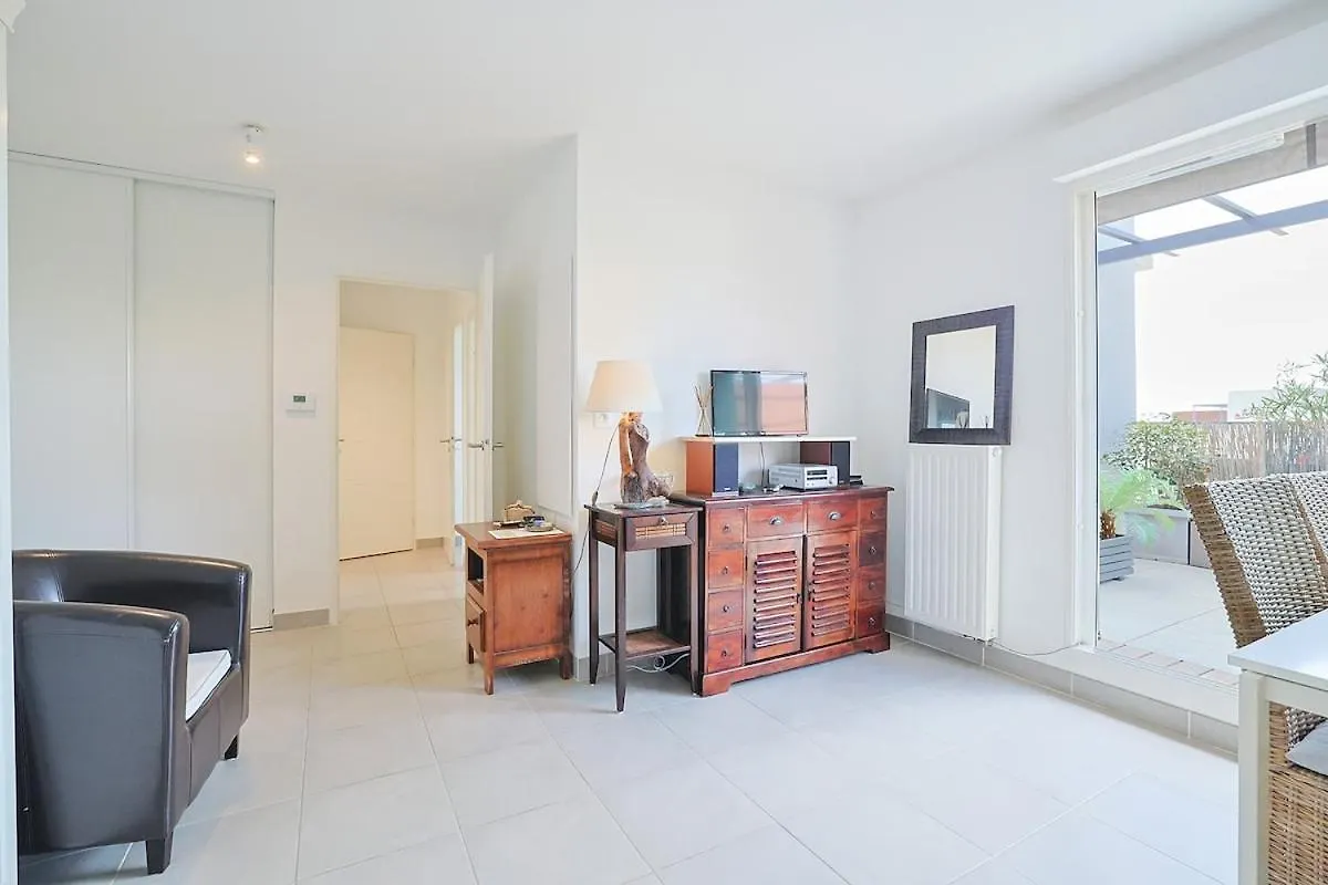 Air-Conditioned South-Facing Apartment Hyeres