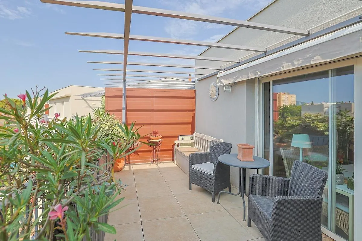 Air-Conditioned South-Facing Apartment Hyeres
