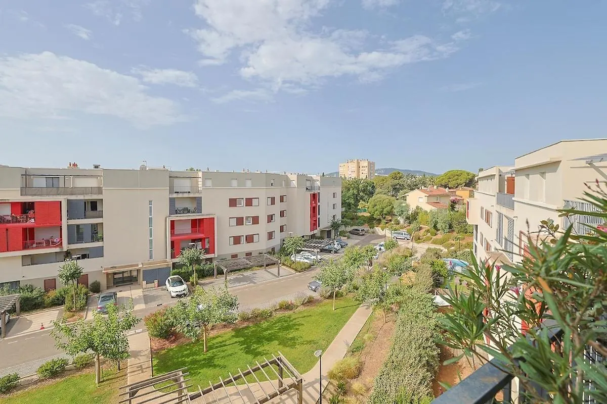 Air-Conditioned South-Facing Apartment Hyeres