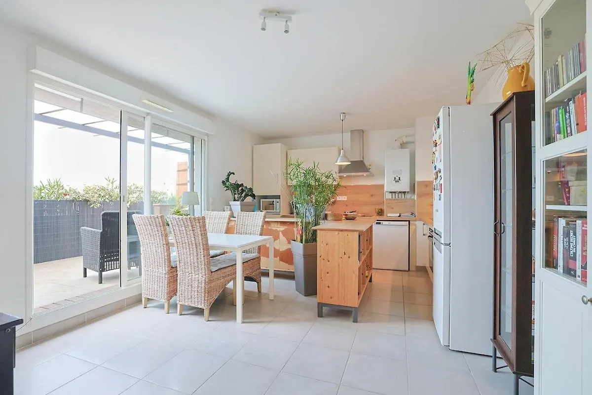 Air-Conditioned South-Facing Apartment Hyeres